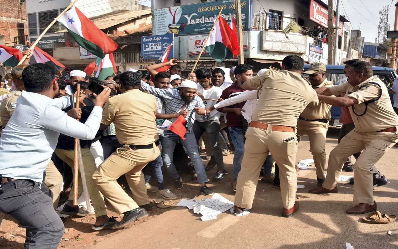 PFI प्रदर्शन में पाकिस्तान जिंदाबाद के नारे पर पुलिस ने की बड़ी कार्रवाई, इन धाराओं के तहत केस दर्ज
