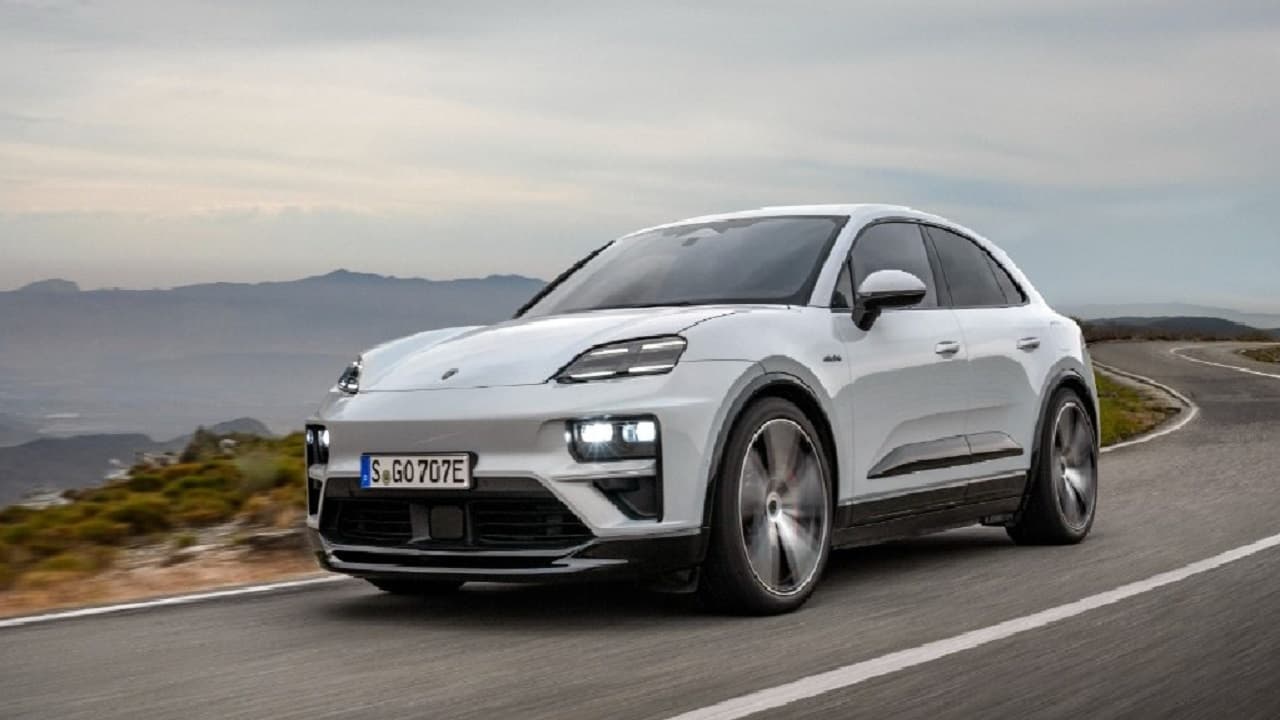 ऑडी क्यू6 ई-ट्रॉन को टक्कर देने आ गई Porsche की पहली ईवी कार, कीमत मात्र 1.65 करोड़ रुपये