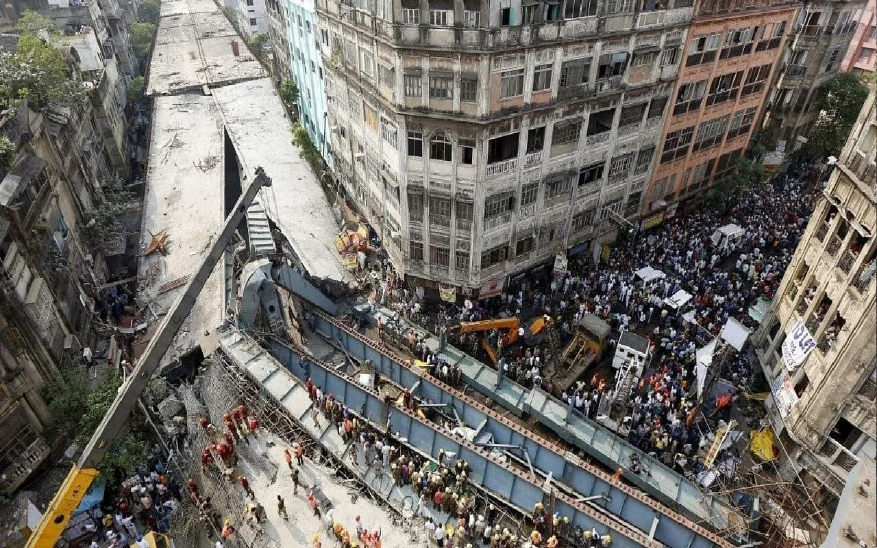 गुजरात हादसे के बाद बंगाल सरकार भी एक्शन में, लोक निर्माण विभाग के अभियंताओं के साथ आज मंत्री करेंगे बैठक