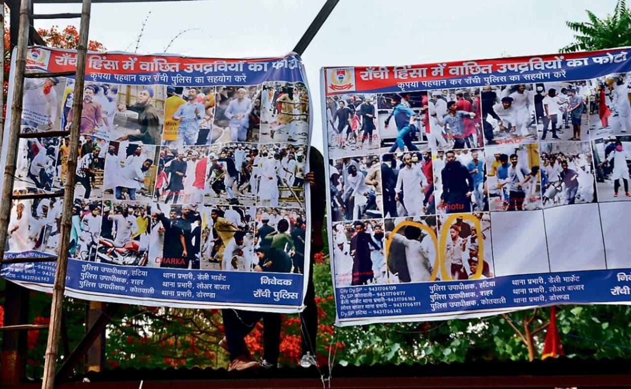 Ranchi Violence: हिंसा मामले में पुलिस ने उपद्रवियों का लगाया पोस्टर, JMM की आपत्ति पर घंटेभर में उतारा