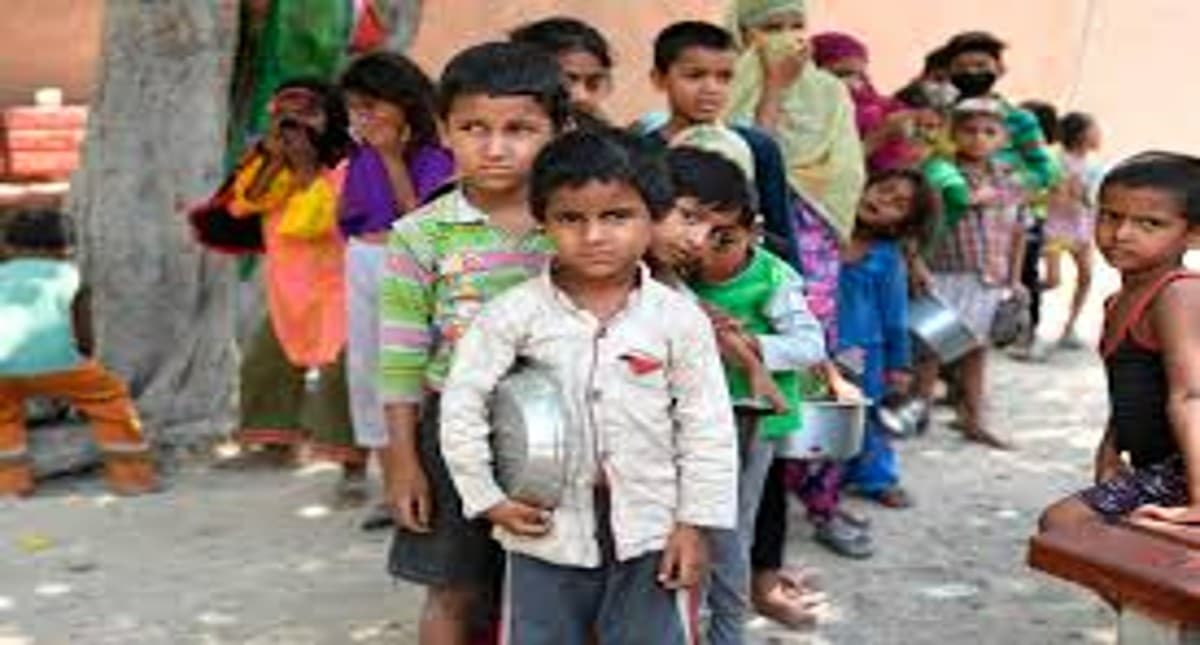 Poverty : भारत में तेजी से गरीबी घटी! रिसर्च रिपोर्ट में 8.5% पर है गरीबी.