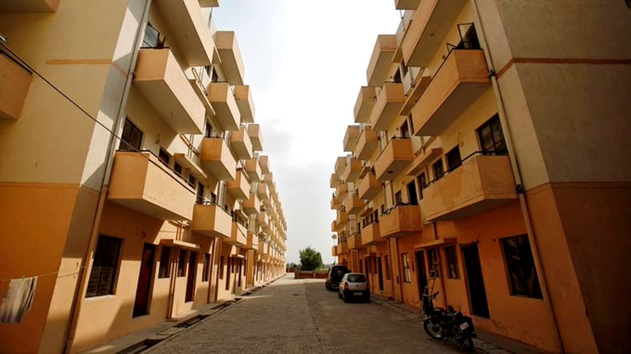 PM Awas Yojana : पीएम आवास योजना से आपके घर बनाने का सपना होगा पूरा, जानिए कैसे करें आवेदन