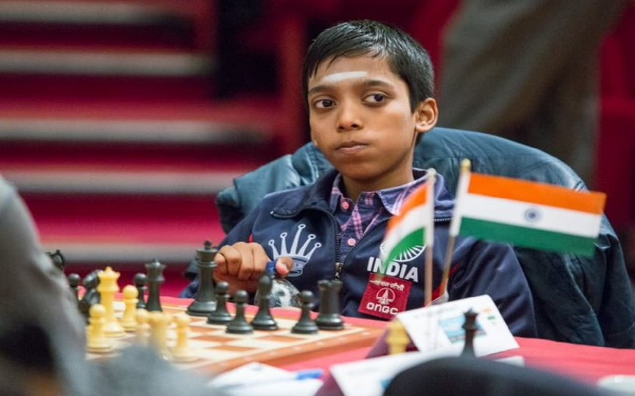 FTX Crypto Cup: 17 साल के प्रज्ञानानंद ने फाइनल में विश्व के नंबर एक खिलाड़ी मैगनस कार्लसन को हराया