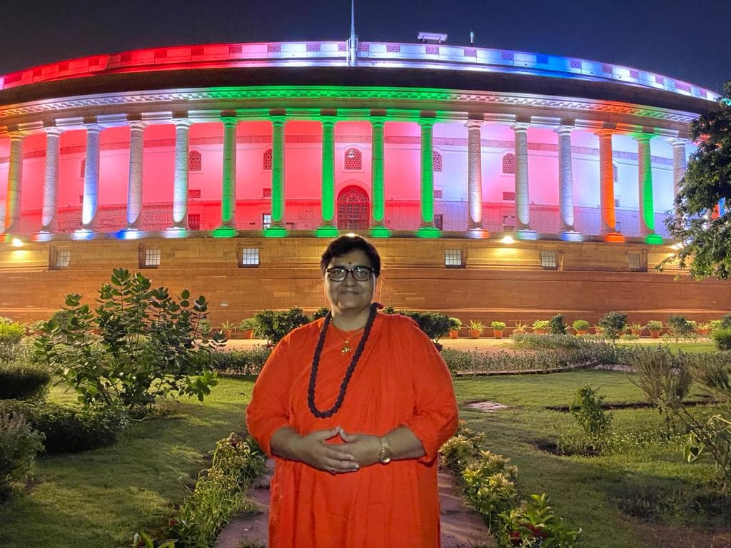 Hizab Row: 'जो लोग घरों में सुरक्षित नहीं उन्हें हिजाब पहनना जरूरी', BJP MP साध्वी प्रज्ञा ने कही ये बात