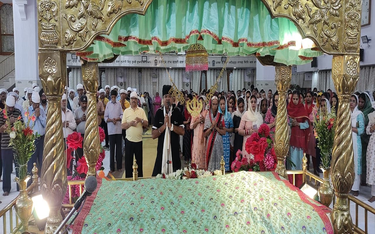 श्री गुरु अमरदास जी के प्रकाश पर्व पर सजा विशेष दीवान, महिपाल सिंह एवं साथियों ने किया शबद गायन