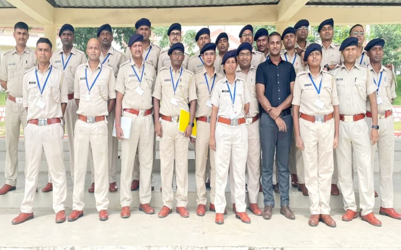 23 साल का यह एक्सपर्ट ASI से लेकर DSP तक को सिखा रहा फोरेंसिक साइंस की बारीकियां