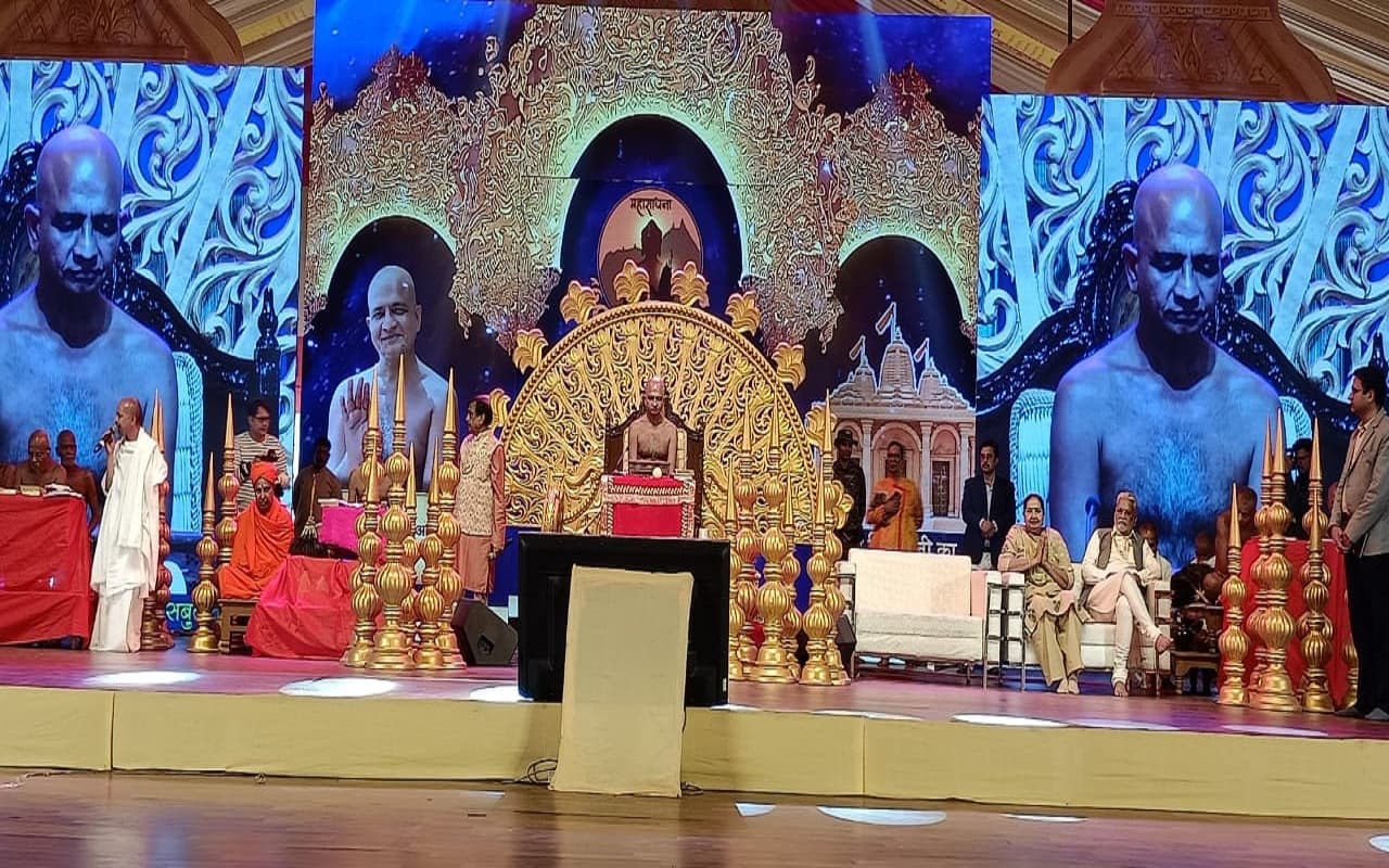 पारसनाथ पर्वत पर की महापारणा, 557 दिनों के बाद मौन व्रत तोड़कर आचार्य श्री 108 प्रसन्न सागर जी बोले नमः श्री ॐ