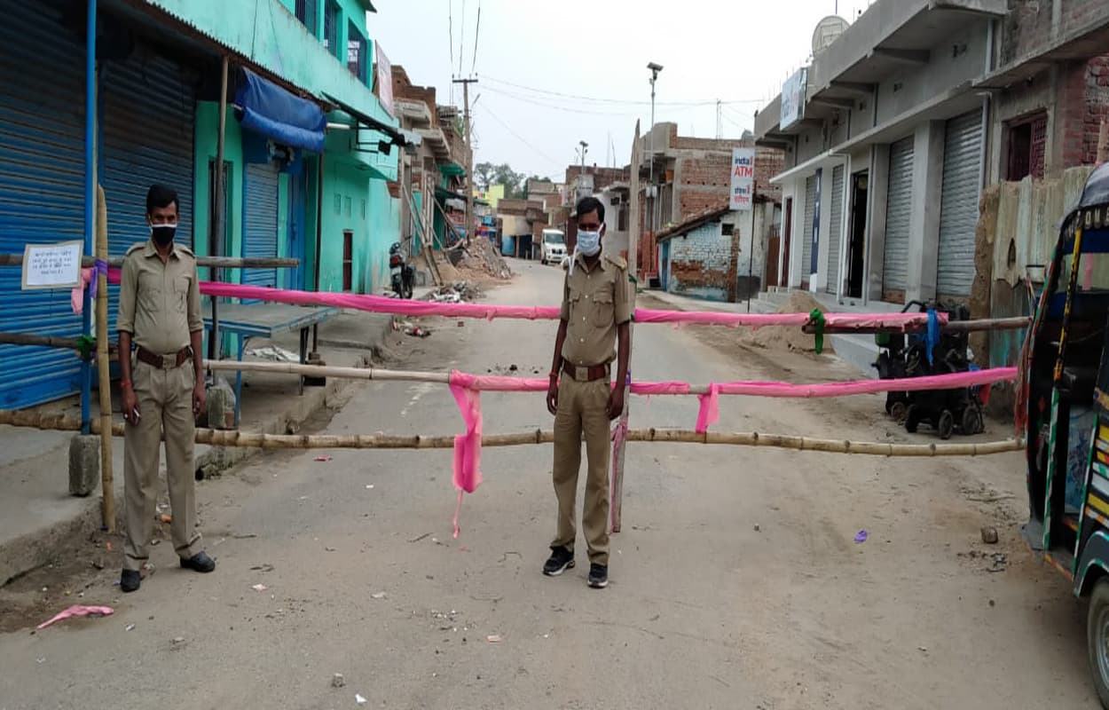 कोरोना संक्रमित मरीज अस्पताल में, पत्नी गांव में, घर था सील, चोरों ने किया हाथ साफ
