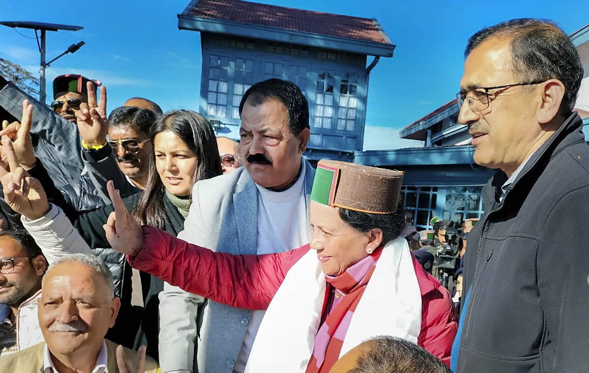 Himachal Election Results: कौन होगा हिमाचल का सीएम ? कई नामों पर चर्चा, प्रतिभा सिंह ने कही ये बात