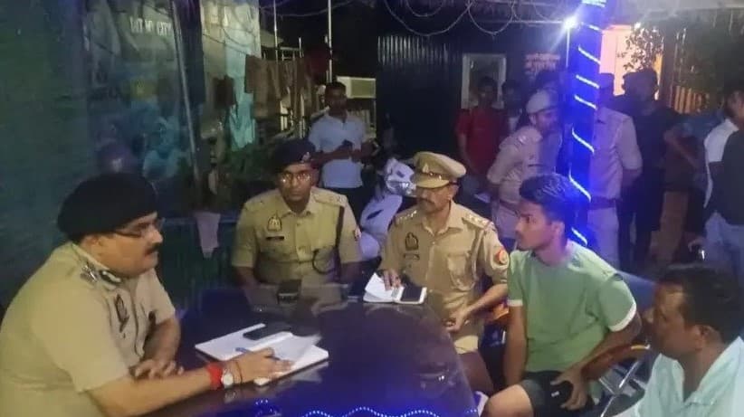 प्रयागराज: गंगा में स्नान के दौरान सात डूबे, एसडीआरएफ की टीम कर रही तलाश, संगम और डीहा घाट पर हुआ हादसा प्रयागराज: गंगा में स्नान के दौरान सात डूबे, एसडीआरएफ की टीम कर रही तलाश, संगम और डीहा घाट पर हुआ हादसा