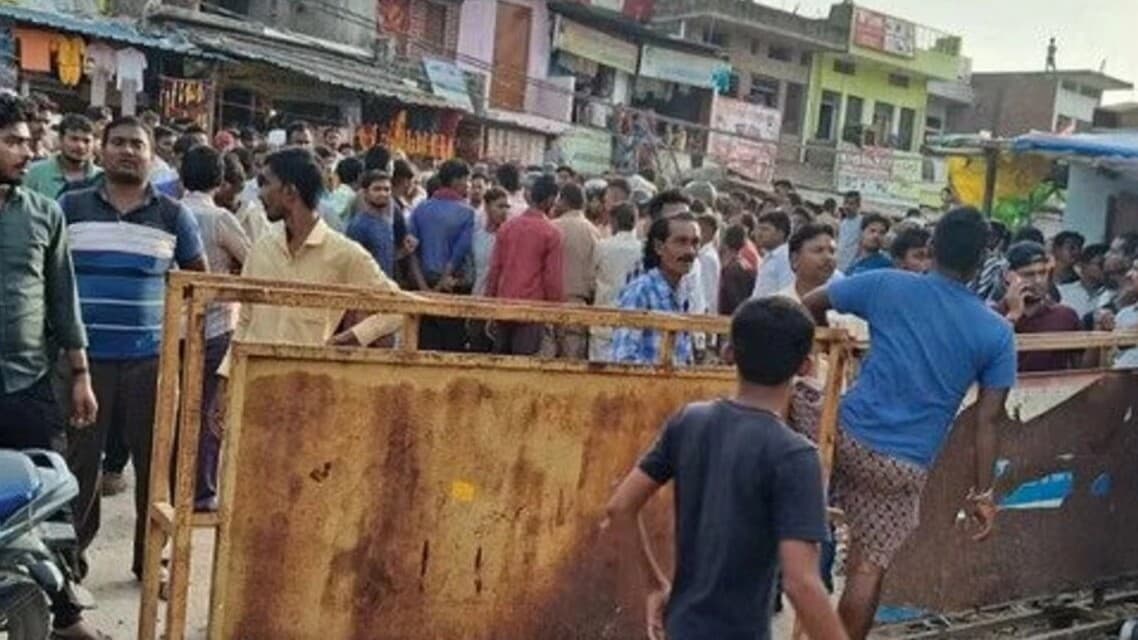 प्रयागराज: बहन के साथ स्कूल से लौट रहे 10वीं के छात्र की पीटकर हत्या, तीन हमलावर हिरासत में, फोर्स तैनात