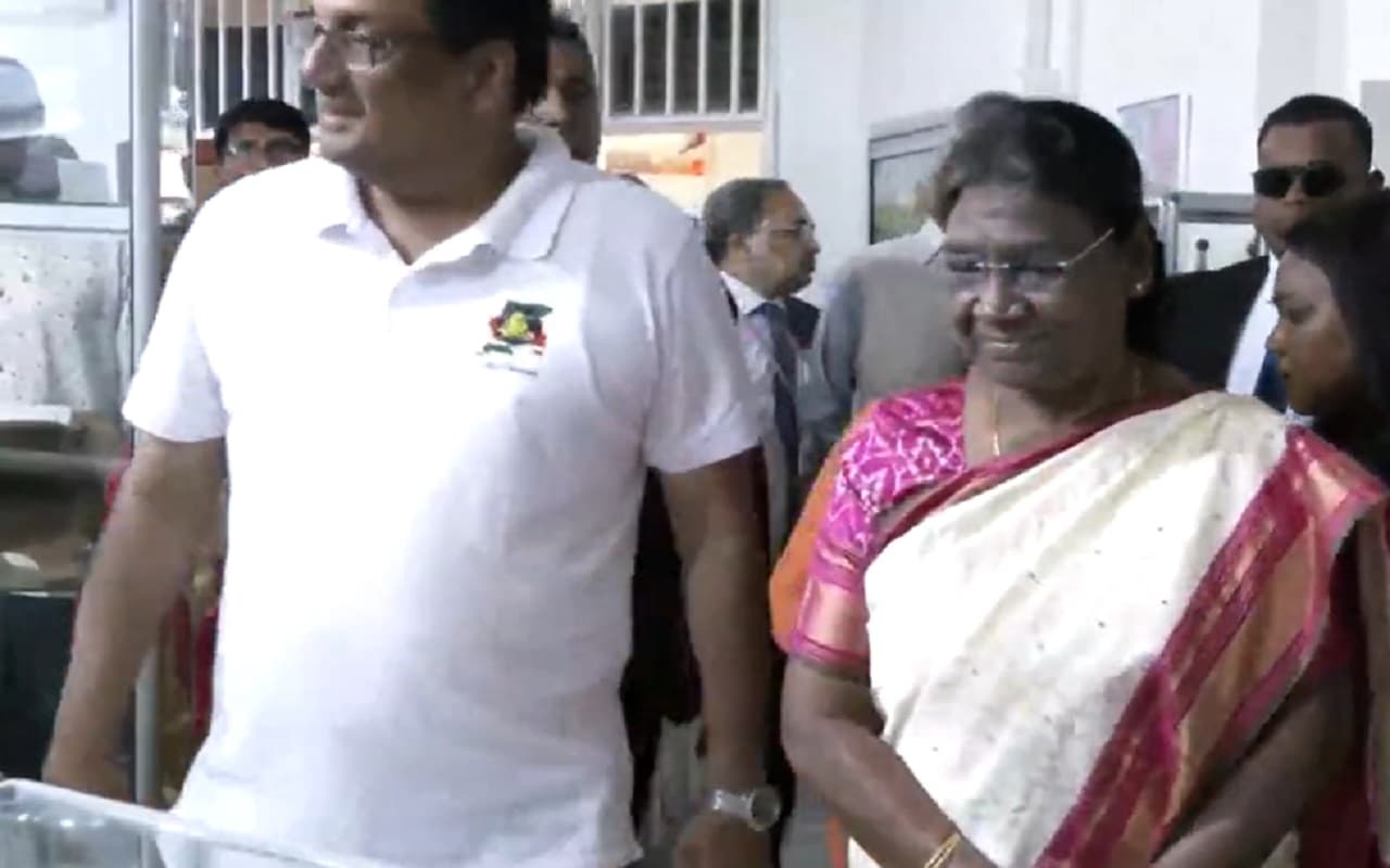 राष्ट्रपति द्रौपदी मुर्मू ने सूरीनाम के प्रवासी भारतीयों के लिए OIC कार्ड नियमों में छूट की घोषणा की