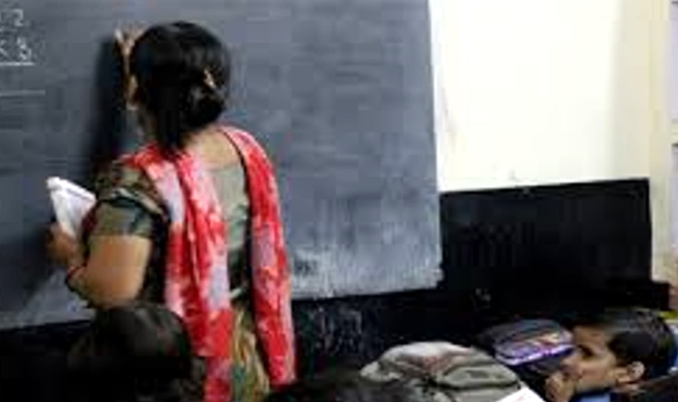 Jharkhand News: नये साल में प्राथमिक शिक्षकों के सार्वजनिक अवकाश की घोषणा, मिलेगी इतने दिनों की छुट्टी