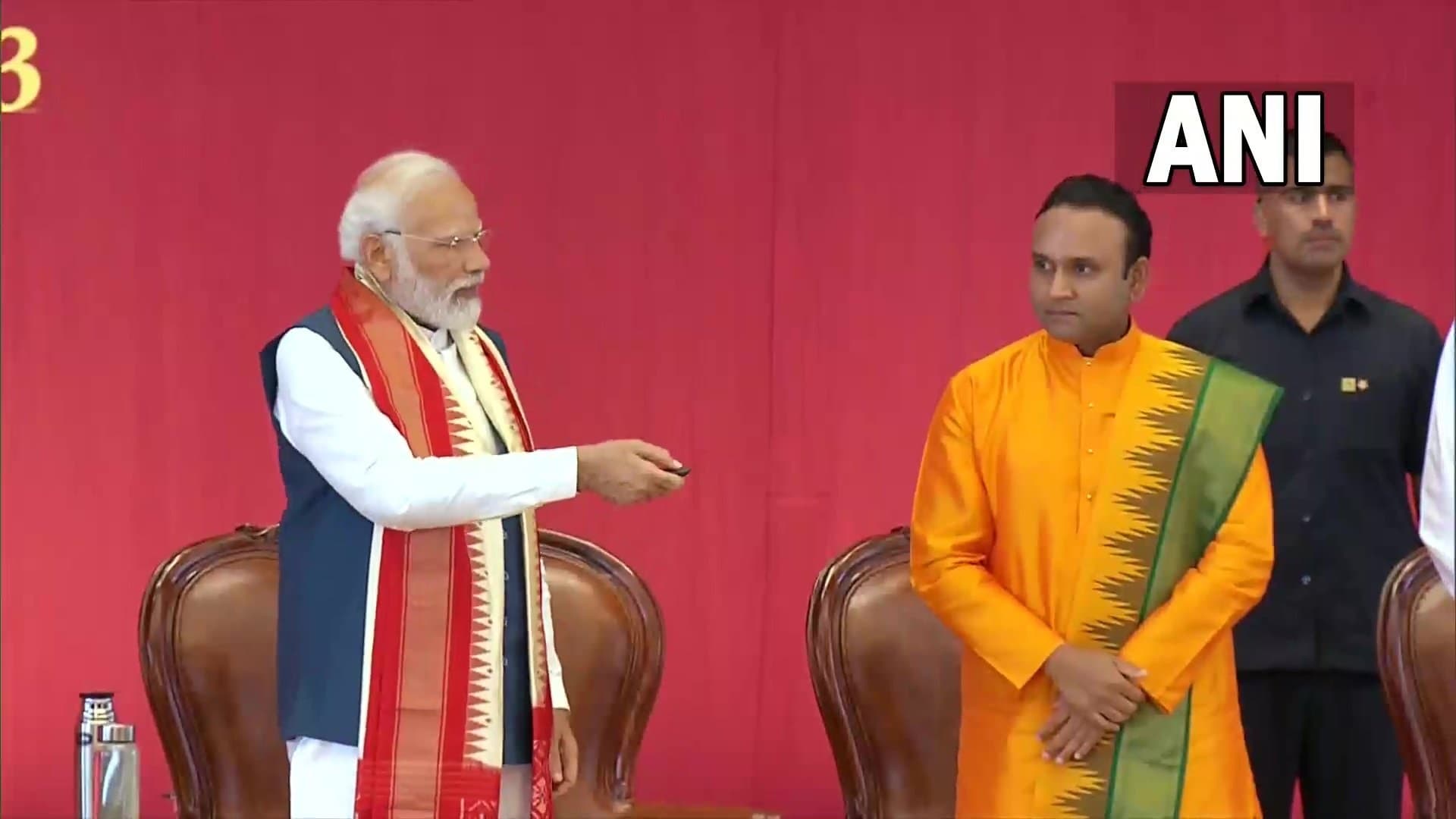 पीएम मोदी ने कर्नाटक में SMSIMSR का किया उद्घाटन, कहा- देश में मेडिकल कॉलेजों की संख्या हुई 650 के पार पीएम मोदी ने कर्नाटक में SMSIMSR का किया उद्घाटन, कहा- देश में मेडिकल कॉलेजों की संख्या हुई 650 के पार