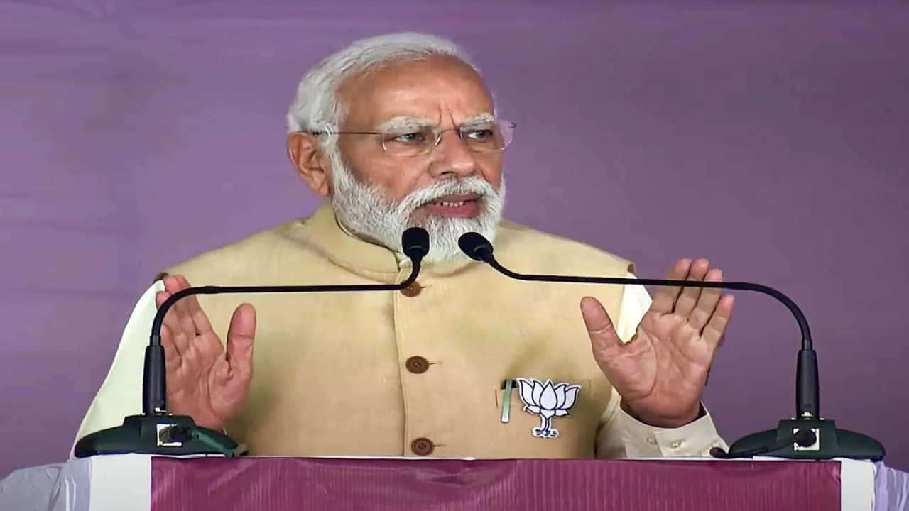 कर्नाटक चुनाव : पीएम मोदी ने सिद्धरमैया पर साधा निशाना, बोले- रिटायरमेंट के नाम पर लोगों से मांग रहे वोट