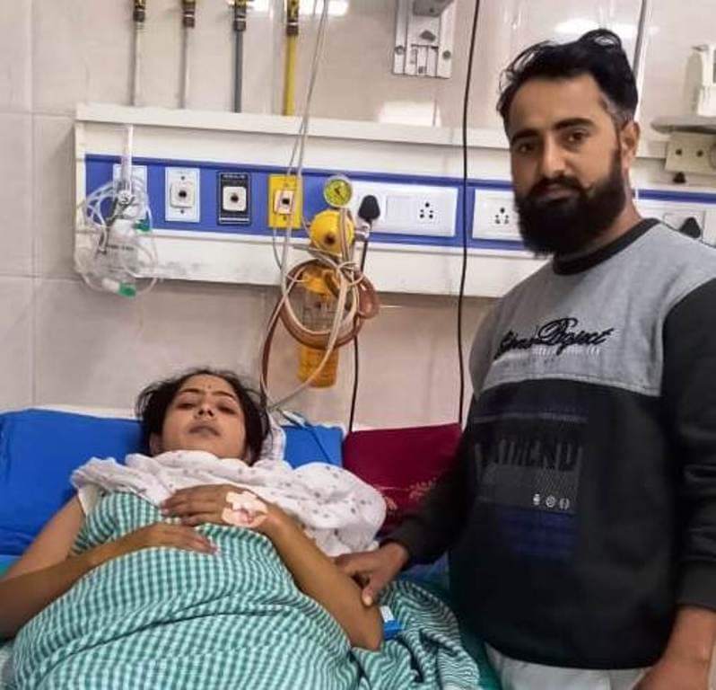Aligarh News: AMU के JNMC में महिला की दुर्लभ सर्जरी, जरा सी गलती से चली जाती मरीज की जान Aligarh News: AMU के JNMC में महिला की दुर्लभ सर्जरी, जरा सी गलती से चली जाती मरीज की जान
