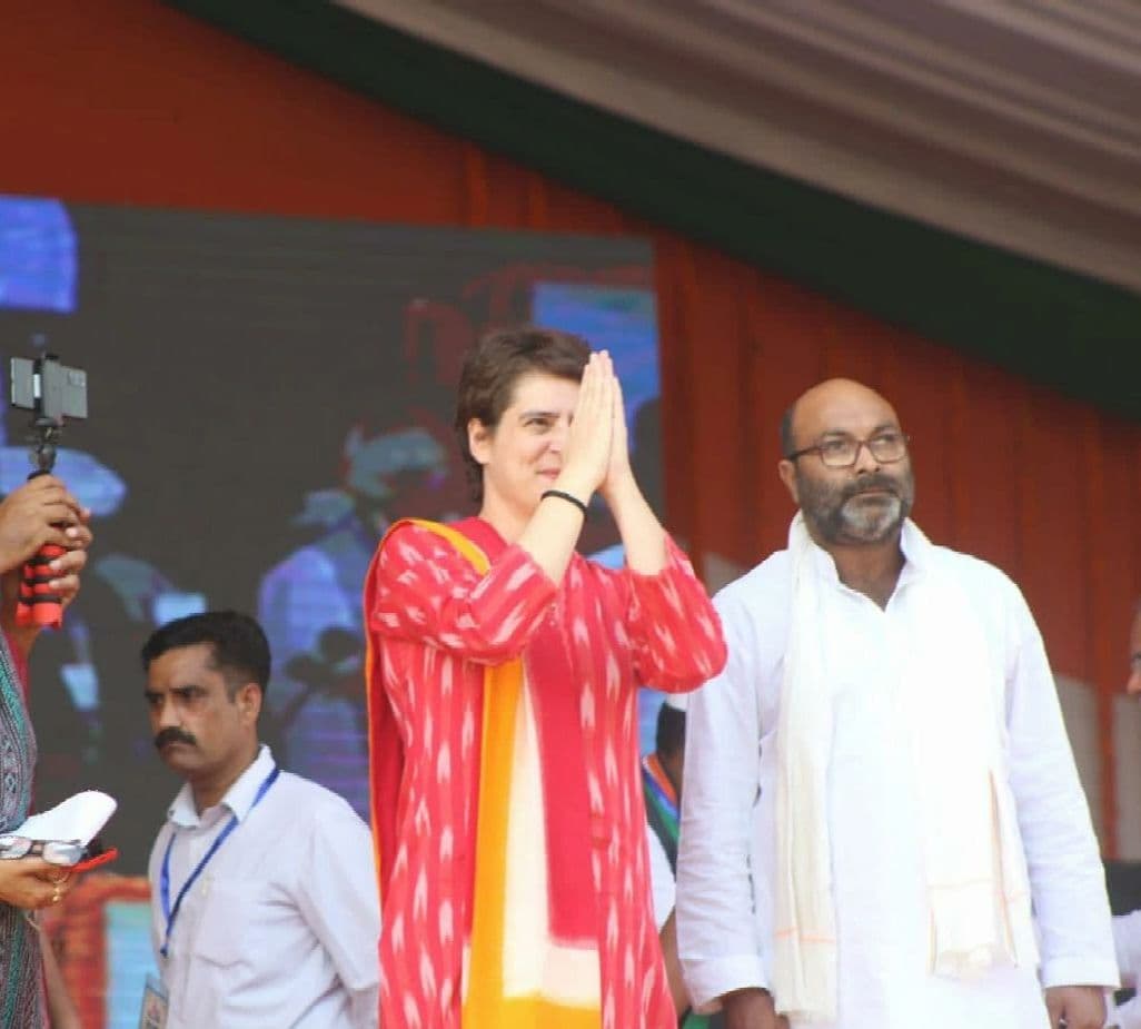 बुलंंदशहर : प्रियंका गांधी से मिलने को उमड़ी भीड़, महंगाई के मुद्दे पर सरकार को घेरा, प्रदेश में चलेगा अभियान