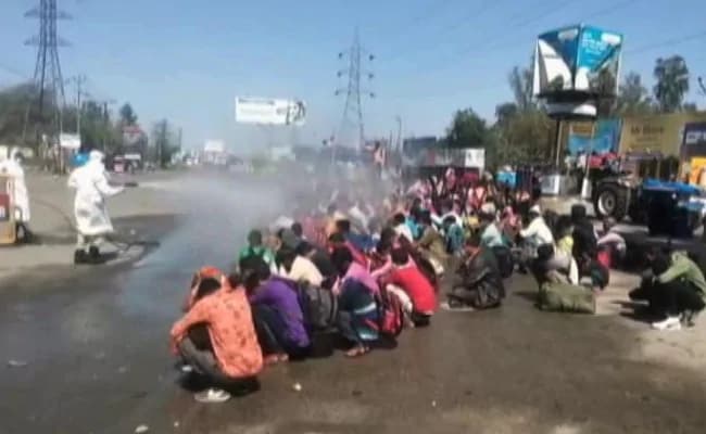 घर लौट रहे मजदूरों पर केमिकल के छिड़काव को प्रियंका गांधी ने बताया अमानवीय