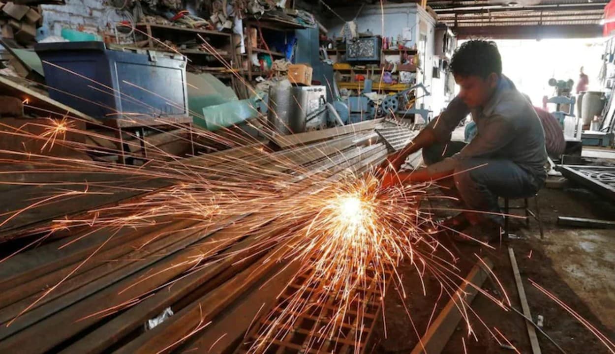 आर्थिक मोर्चे पर मोदी सरकार को बड़ी सफलता, जून में 8.9 फीसदी बढ़ा 8 बुनियादी उद्योगों का उत्पादन