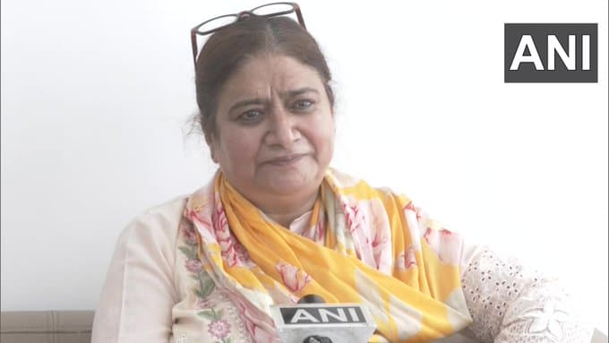 महिलाओं की बेहतरी के लिए विशेष प्रशिक्षण देंगी कश्मीर विश्वविद्यालय की पहली महिला कुलपति नीलोफर खान