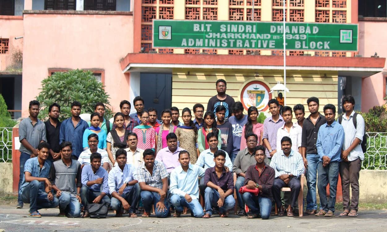 Teachers Day 2020 : घर से दूर गरीब जनजातीय परिवारों के छात्रों के रहनुमा हैं प्रो अजय उरांव