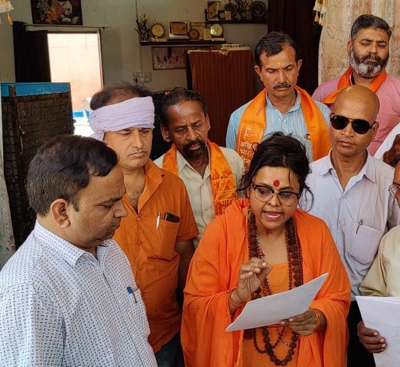 Aligarh: जुमे की नमाज पर व‍िवाद‍ित बयान देने पर महामंडलेश्वर डॉ पूजा शकुन पांडेय पर FIR, जानें पूरा मामला