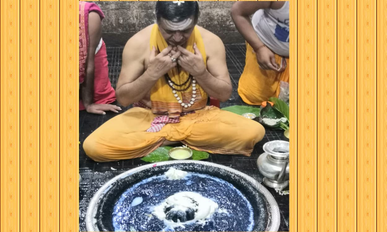 Sawan 2020 : बाबा भोलेनाथ की हर दिन होती आराधना, आप भी ऑनलाइन देखिए पूजा की विधि Sawan 2020 : बाबा भोलेनाथ की हर दिन होती आराधना, आप भी ऑनलाइन देखिए पूजा की विधि