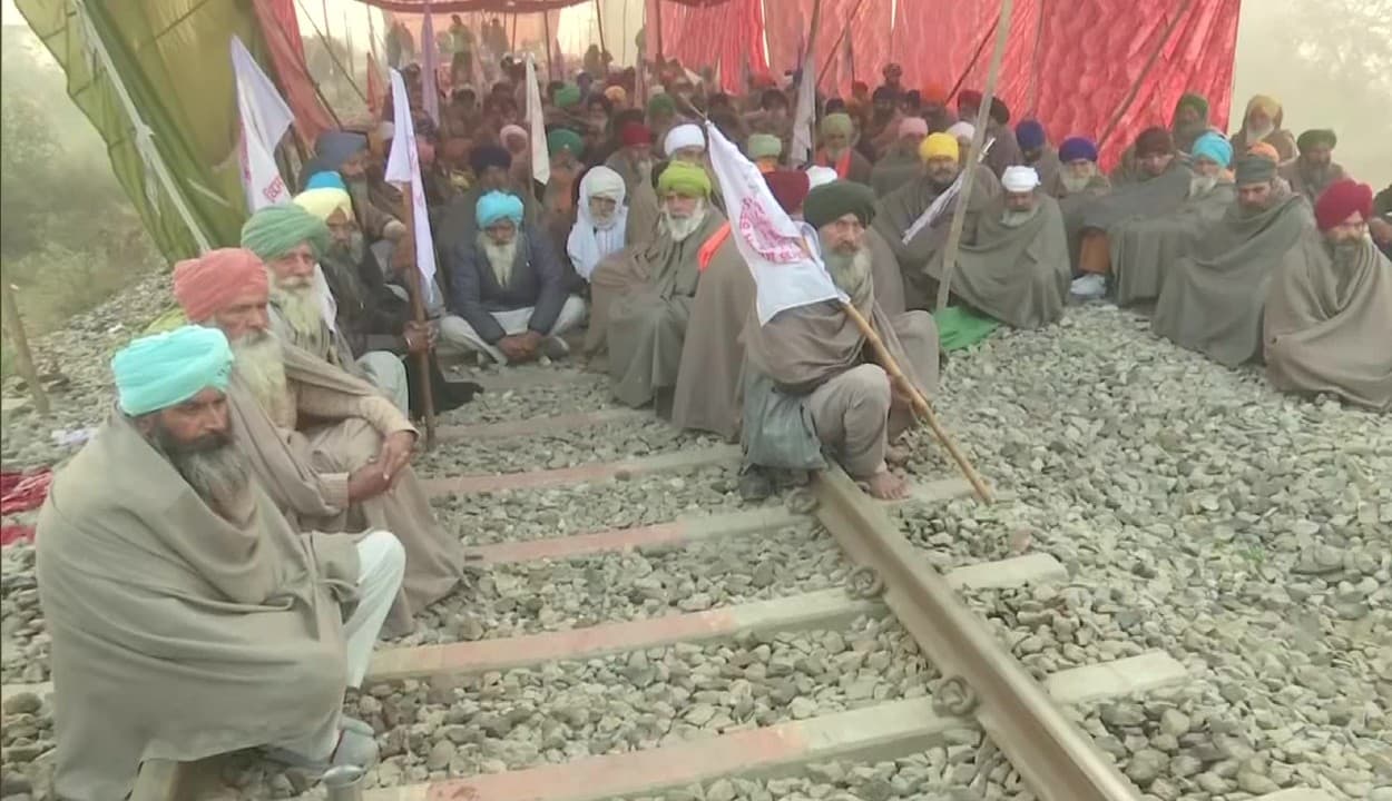 पंजाब के किसानों ने रेलवे ट्रैक को पूरी तरह कर दिया खाली, 20 दिसंबर को शुरू किया गया था रेल रोको आंदोलन