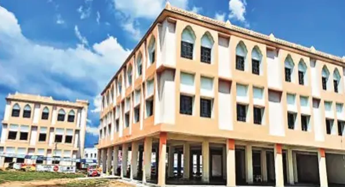 Jharkhand News : दुमका के बासुकिनाथ में क्यू कॉम्प्लेक्स के निर्माण पर उठे सवाल, DPR के अनुसार नहीं हो रहा काम