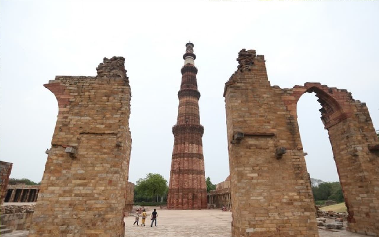 Qutub Minar case: कुतुब मीनार को अपना बताने वाले कुंवर महेंद्रध्वज को कोर्ट से झटका, याचिका खारिज