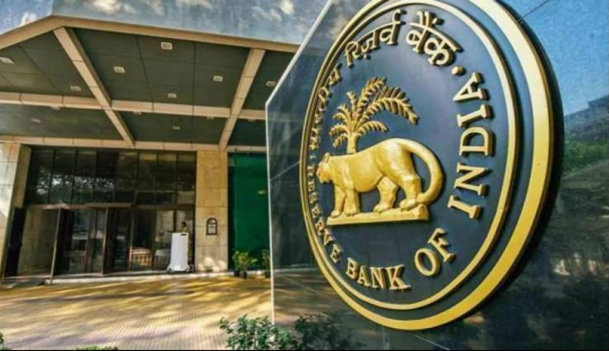 केंद्र सरकार को 57,128 करोड़ रुपये की सरप्लस मनी ट्रांसफर करेगा आरबीआई