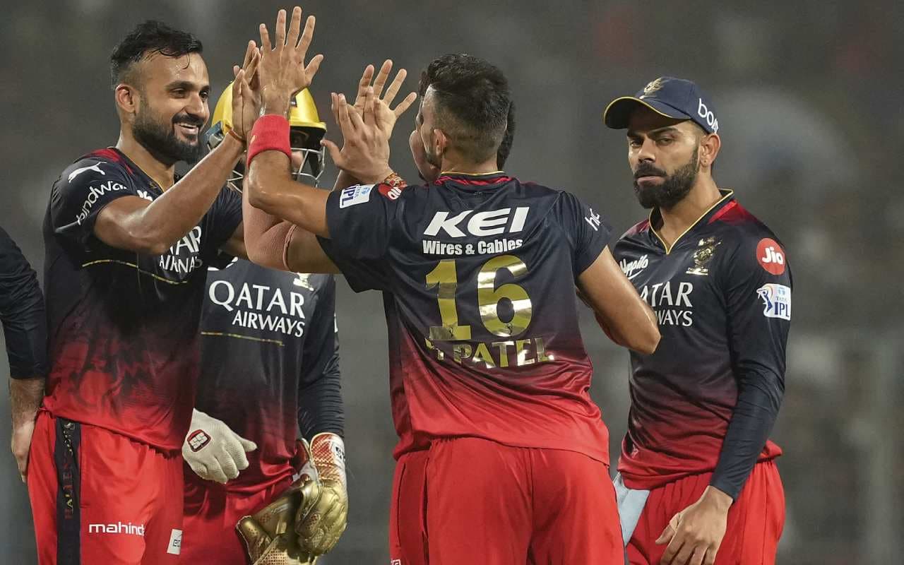 IPL 2023: आरसीबी ने वेन पार्नेल और वी विजय कुमार को रीसे टॉप्ली और रजत पाटीदार की जगह टीम में किया शामिल