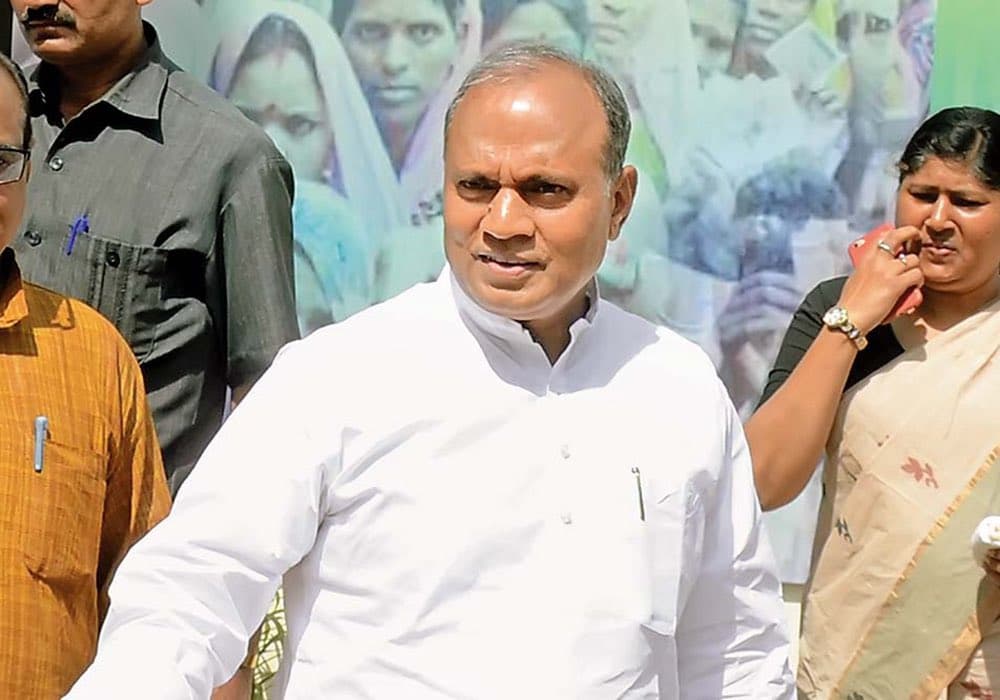 Nitish Kumar ने उन्हें बनाया JDU चीफ जिनके खिलाफ नहीं है एक भी क्रिमिनल केस, जानिए RCP Singh का Detail Profile