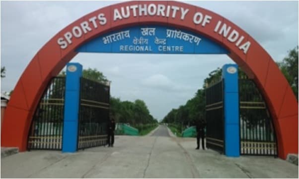 कुश्ती में मचे घमासान के बाद बृजभूषण के समर्थन में पदाधिकारी, SP ने मांगा इस्तीफा, लखनऊ SAI सेंटर में सन्नाटा