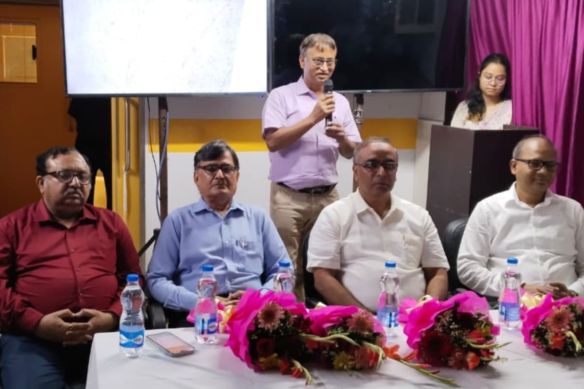 रिम्स में टोटल नी रिप्लेसमेंट पर लाइव सर्जरी वर्कशॉप, निदेशक डॉ आरके गुप्ता बोले-नई तकनीक से अपडेट रहना जरूरी