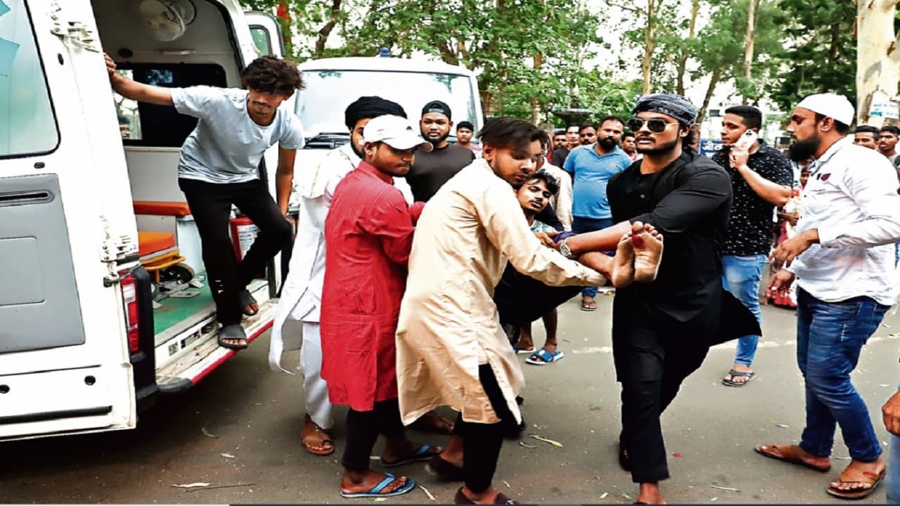 Jharkhand News: रांची के मेन रोड में उपद्रव व पथराव में घायल लोगों का रिम्स में चल रहा इलाज, ऐसा था माहौल