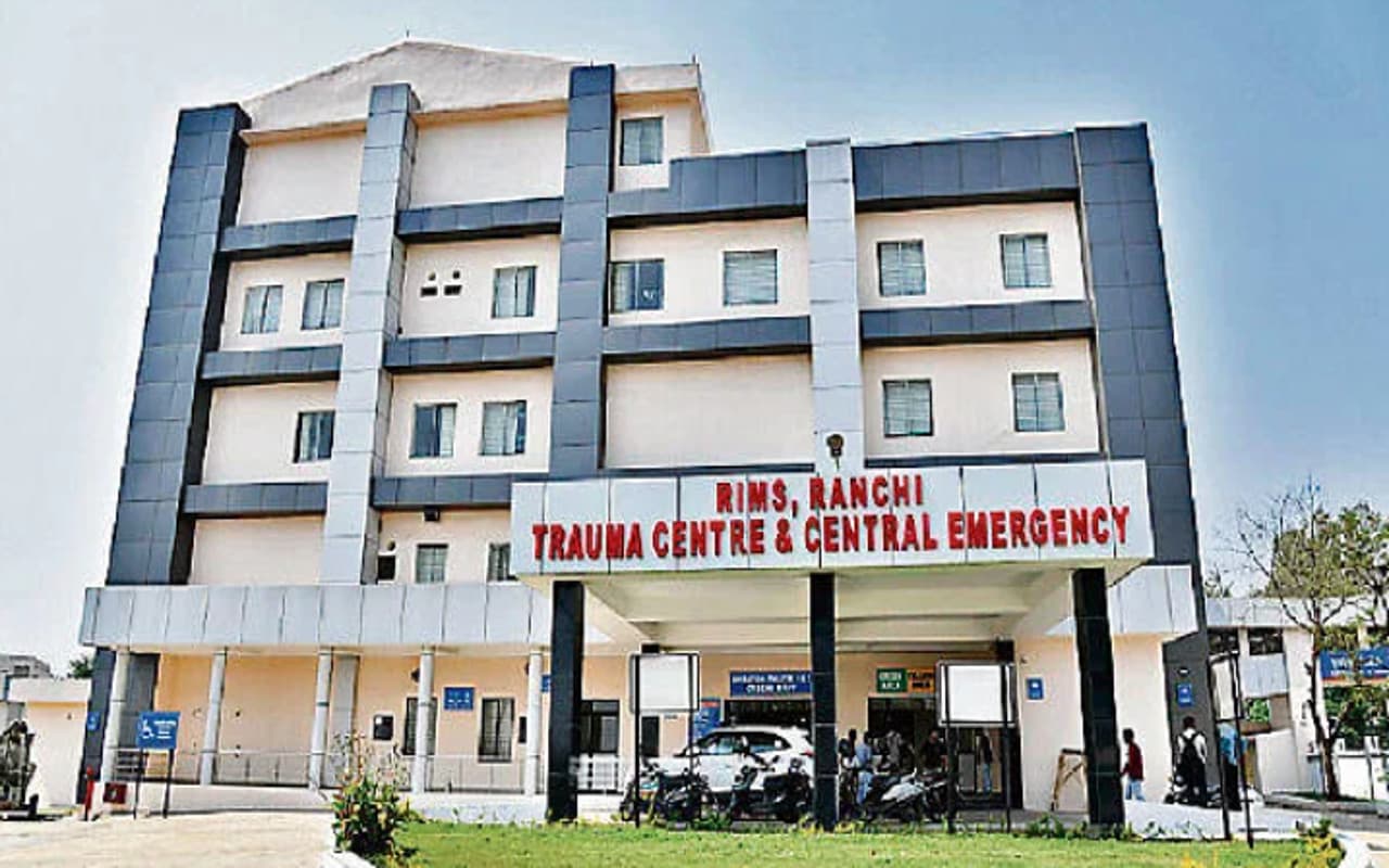 रांची के नामकुम में पति ने पत्नी पर फेंका तेजाब,गंभीर रूप से झुलसी पीड़िता Rims के ट्रॉमा सेंटर में भर्ती