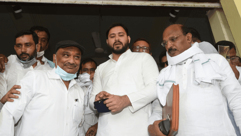 विधान परिषद चुनाव : हथियारों के हैं शौकीन राजद के तीनों प्रत्याशी