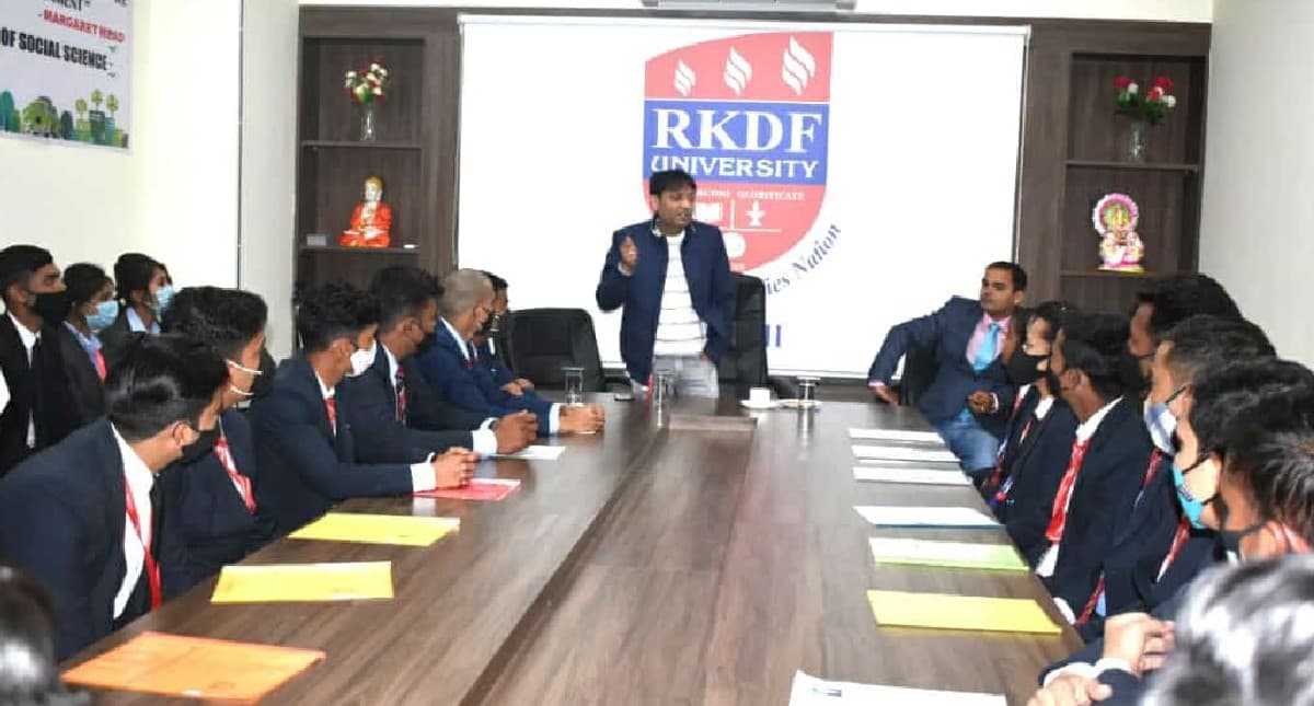 RKDF: आरकेडीएफ विश्वविद्यालय रांची के होटल प्रबंधन विभाग एवं बीबीए के छात्रों के लिए प्लेसमेंट ड्राइव