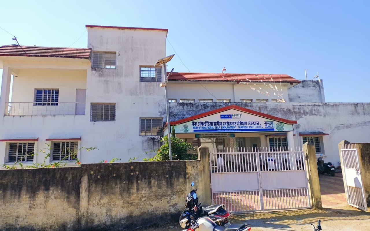 Jharkhand News: गुमला के बेरोजगारों को हुनरमंद बना रहा आरसेटी, जानें कैसे