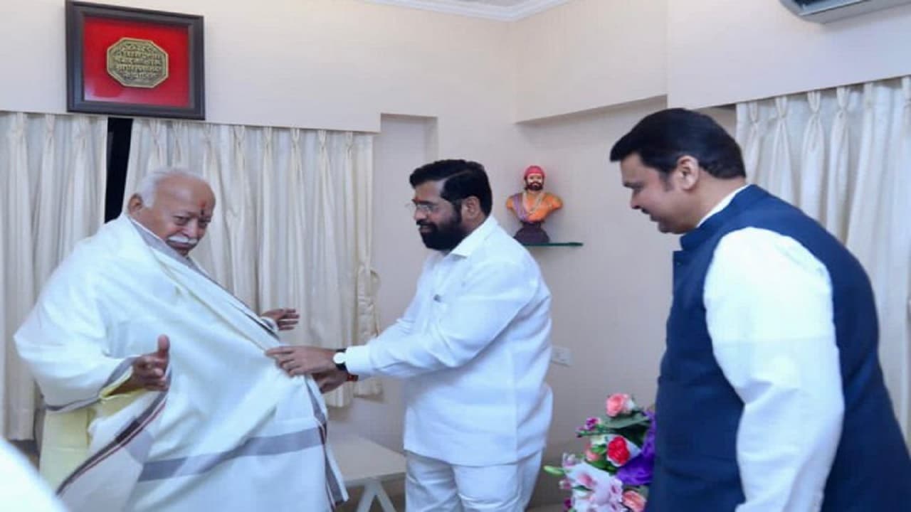 Maharashtra: RSS चीफ से मिले महाराष्ट्र के CM एकनाथ शिंदे, फडणवीस भी साथ रहे मौजूद, जानें क्या कहा...