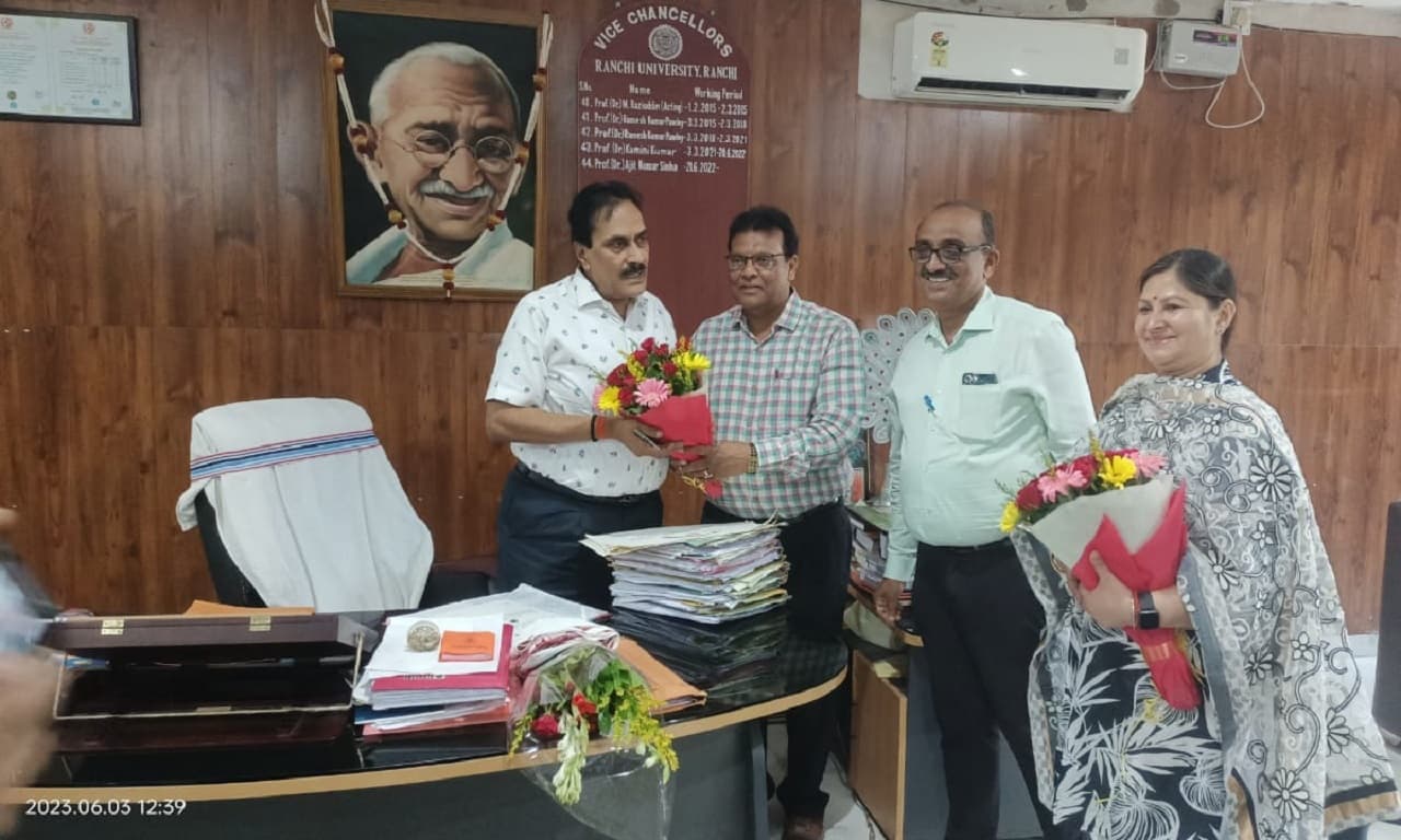 विनोबा भावे यूनिवर्सिटी का प्रभार ग्रहण कर बोले आरयू के वीसी प्रो अजीत कुमार सिन्हा, ये होगी प्राथमिकता