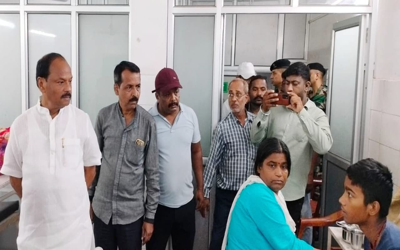 झारखंड : जमशेदपुर में डेंगू प्रभावित क्षेत्र का पूर्व सीएम रघुवर दास ने किया दौरा, घर-घर चल रहा सर्च अभियान