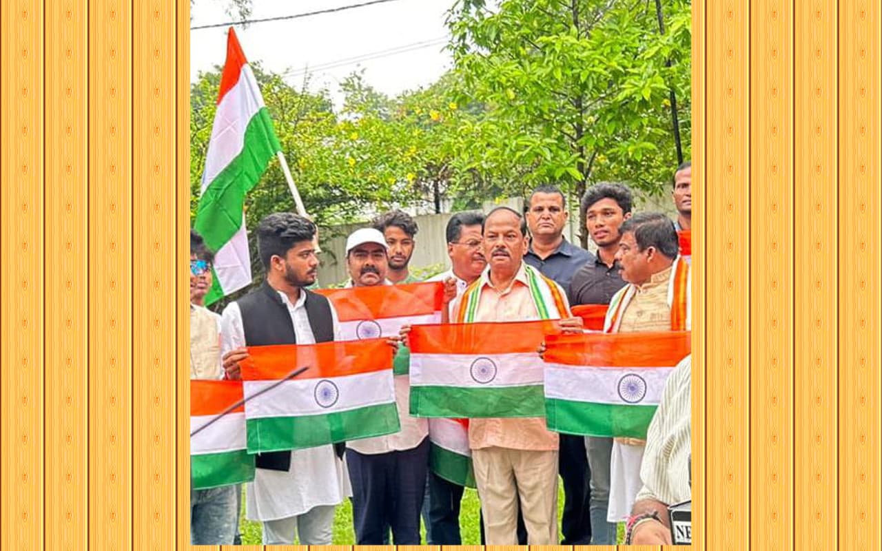 झारखंड : हर घर तिरंगा अभियान की शुरुआत, पूर्व सीएम रघवुर दास ने की 15 अगस्त को घरों में तिरंगा लगाने की अपील