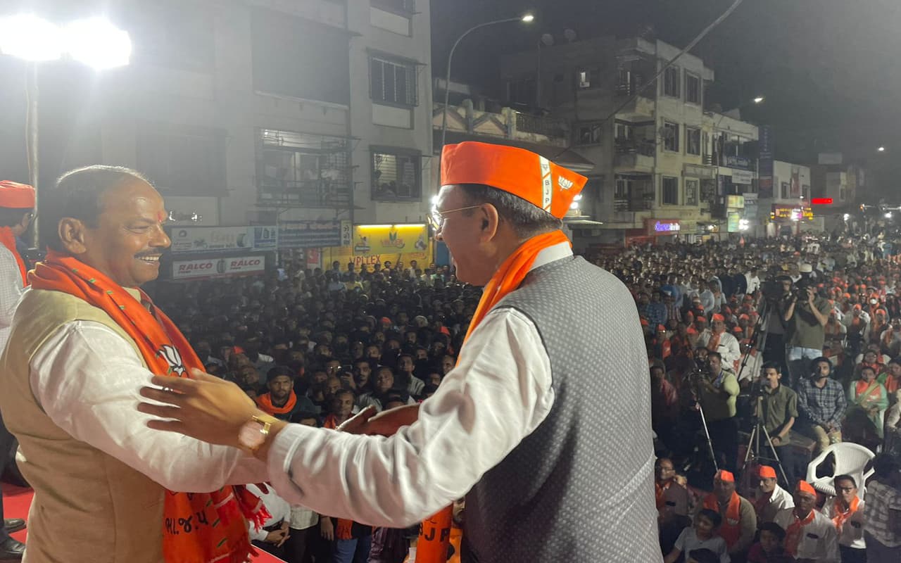 पूर्व CM रघुवर दास पहुंचे गुजरात, कहा- झूठे वादों के बहकावे में न आए, झारखंड की जनता आज देख रही हश्र