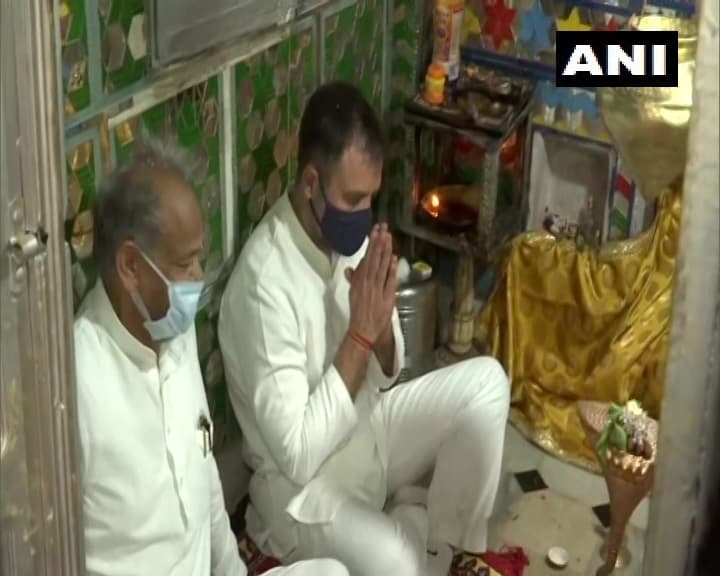 'हम लोगों को जोड़ते हैं, वे लोगों को बांटते हैं', बांसवाड़ा में राहुल गांधी का भाजपा पर हमला