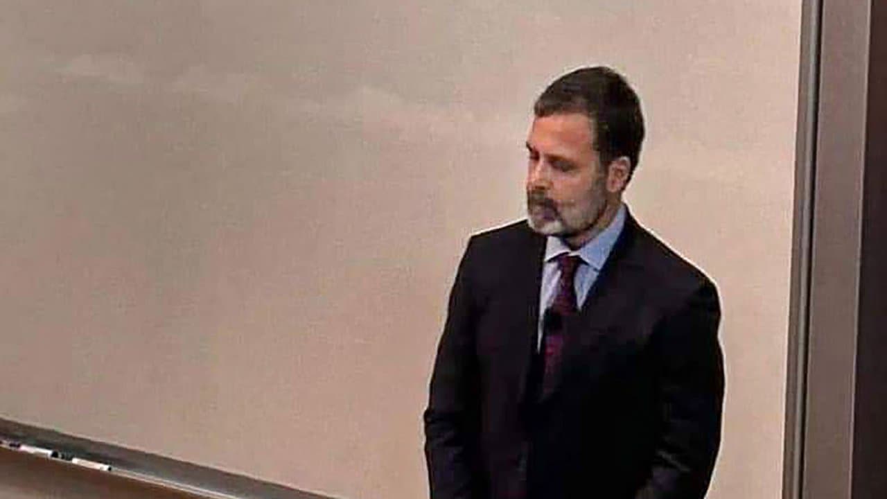 राहुल गांधी के फोन में था पेगासस, कांग्रेस नेता को दी गयी थी ये सलाह, देखें VIDEO