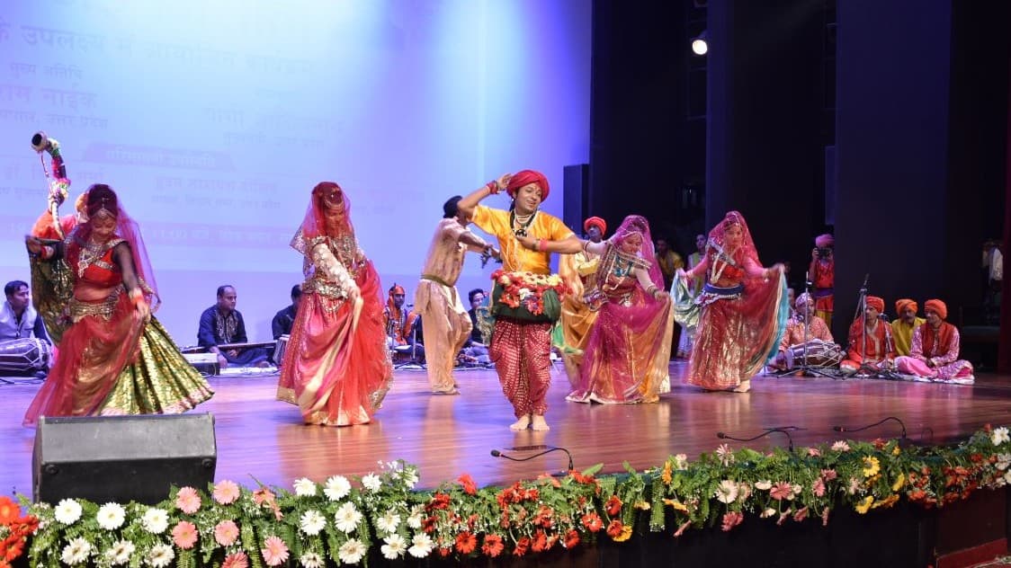 बुंदेलखंड का 'राई नृत्य' जो युद्ध में जीत के जश्न की बना पहचान, पोशाक से लेकर शैली, सब कुछ है बेहद खास