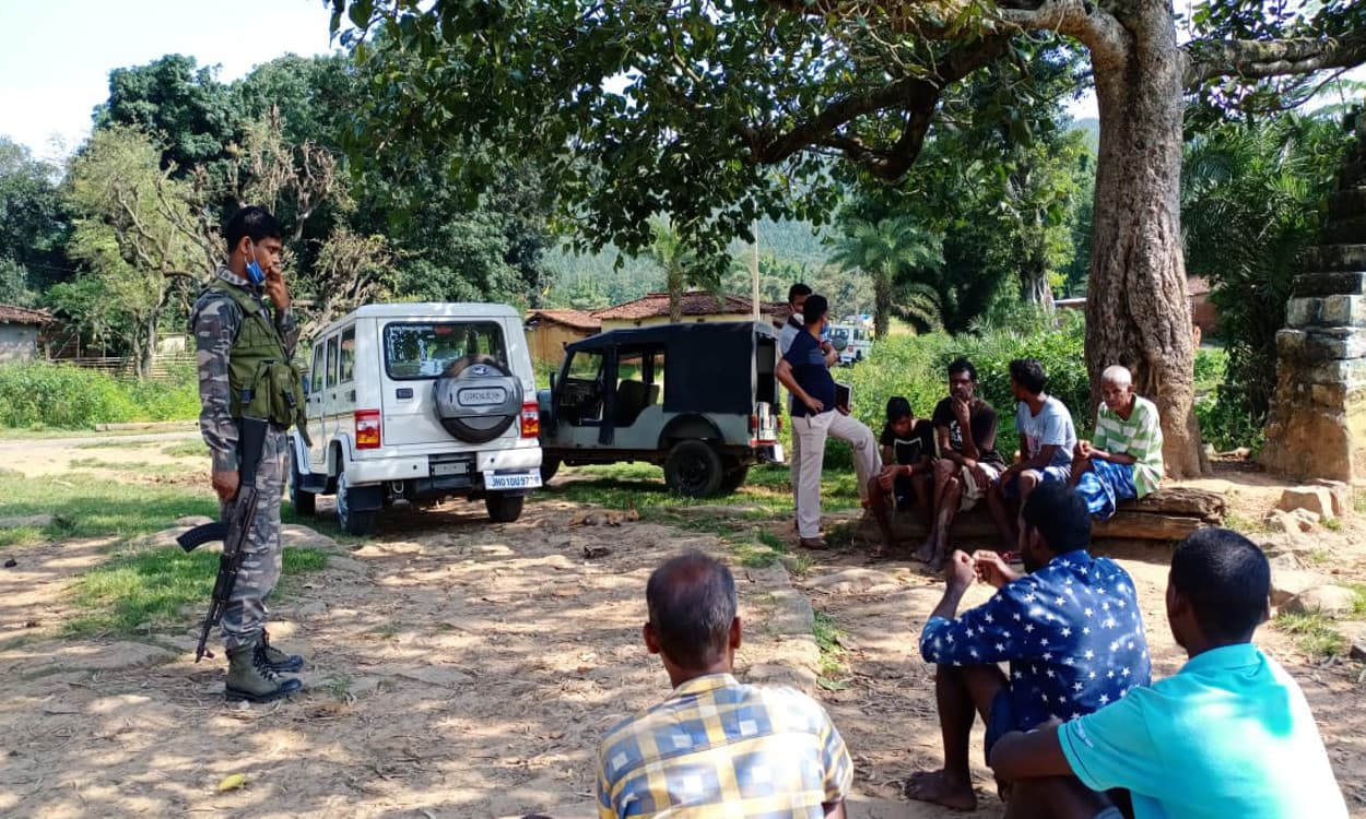 रायडीह में सामूहिक हत्याकांड मामले में 8 नामजद सहित 30 लोगों पर मामला दर्ज, अवैध संबंध के कारण हुई थी हत्या
