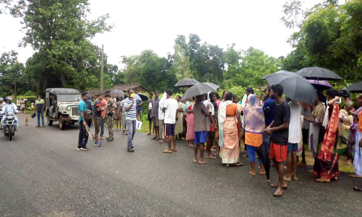 झारखंड में पुलिस को बंधक बना कर हत्या के आरोपी को छुड़ाया, डेढ़ घंटे तक चला ड्रामा